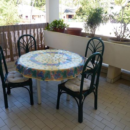 Apartament Au Meuble Des Roches Saint-Gilles Les Bains Zewnętrze zdjęcie