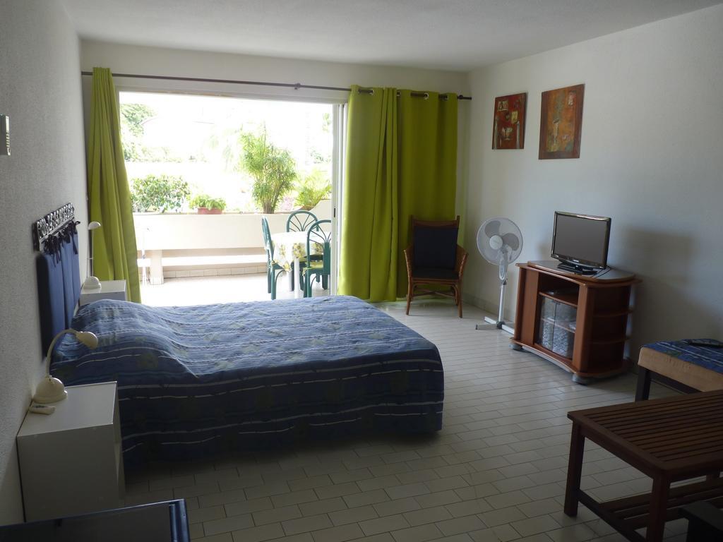Apartament Au Meuble Des Roches Saint-Gilles Les Bains Zewnętrze zdjęcie