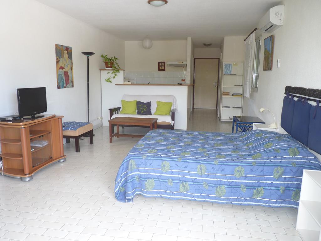 Apartament Au Meuble Des Roches Saint-Gilles Les Bains Zewnętrze zdjęcie