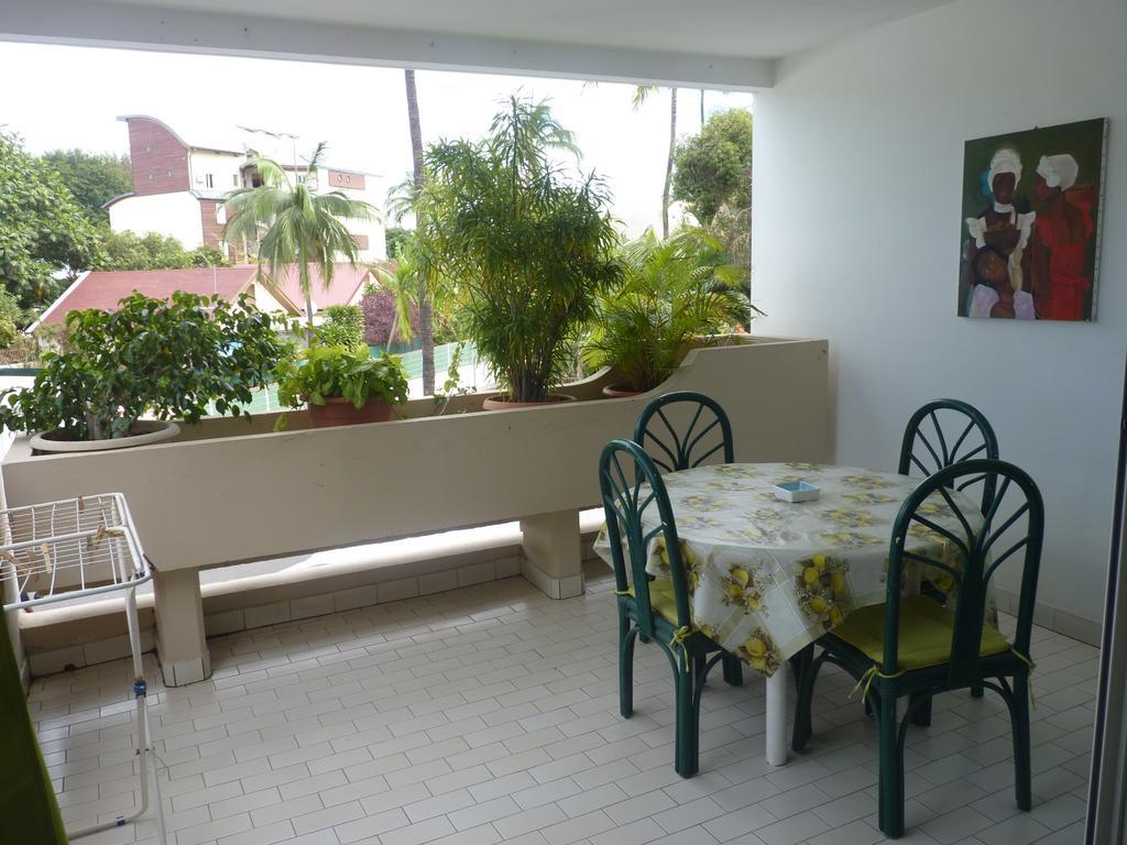 Apartament Au Meuble Des Roches Saint-Gilles Les Bains Zewnętrze zdjęcie