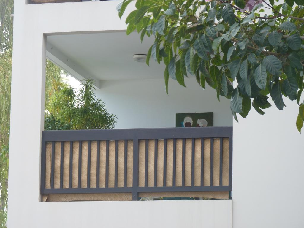 Apartament Au Meuble Des Roches Saint-Gilles Les Bains Zewnętrze zdjęcie